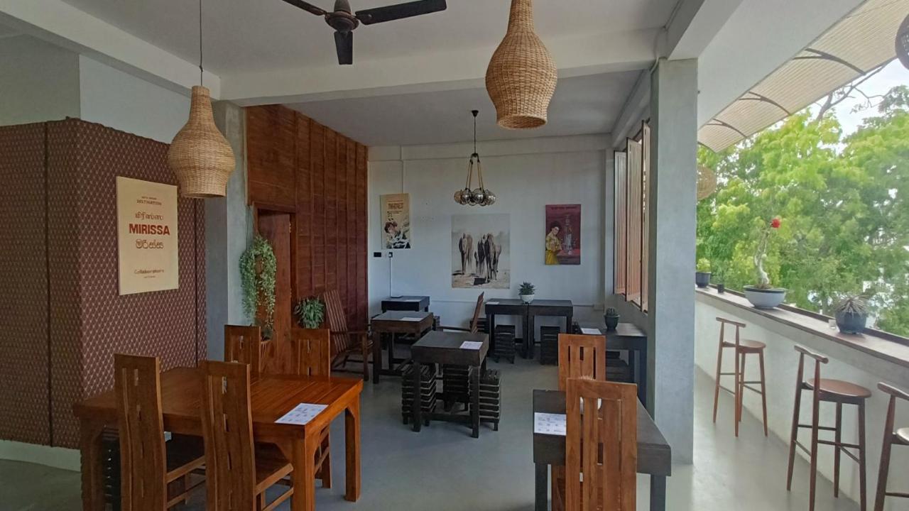 Yasis Surf Lodge Mirissa Exterior foto