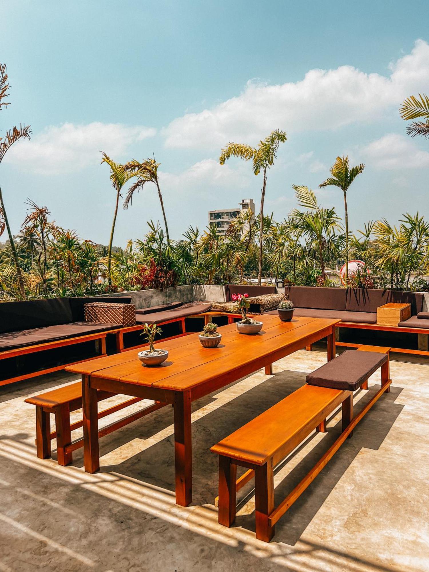 Yasis Surf Lodge Mirissa Exterior foto